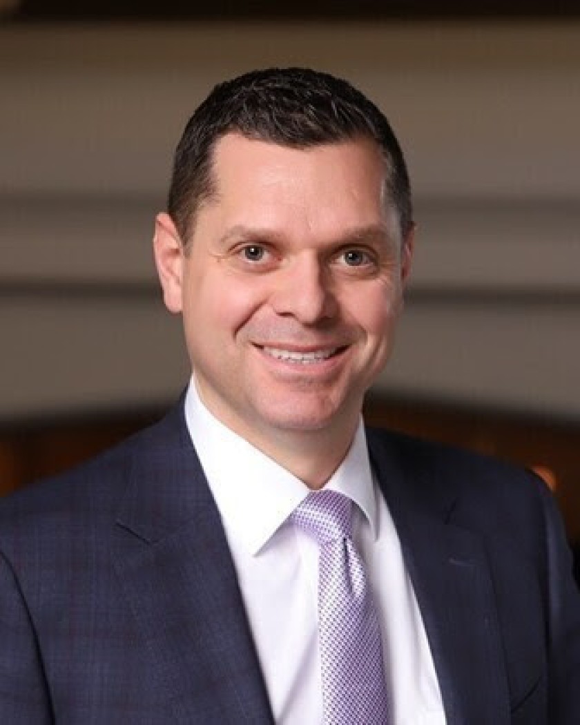 Michael Topinka, founder of Topinka Financial, started his financial services career in 2000 with Paulson Investment Company.