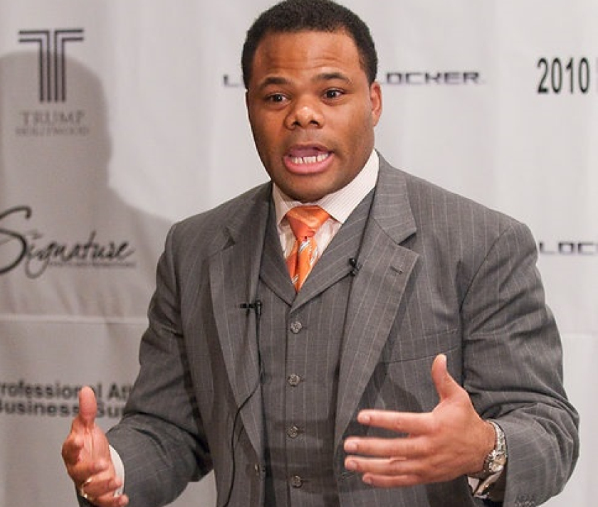 DaRayl Davis promoted himself as a money expert at the 2010 Professional Athlete Business Summit event in Hollywood, Florida.