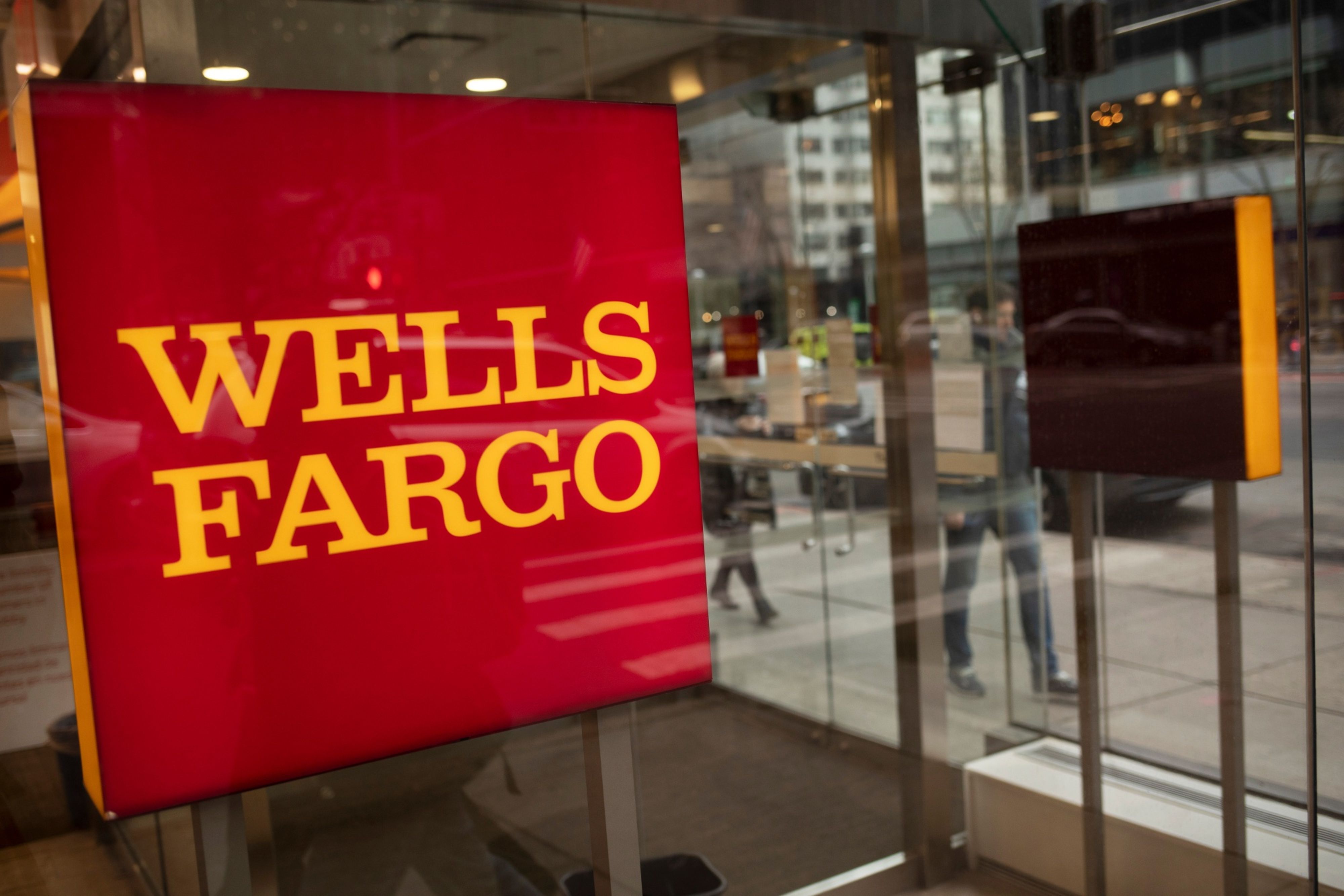 Former JPMorgan top executive moves to Wells Fargo Advisors