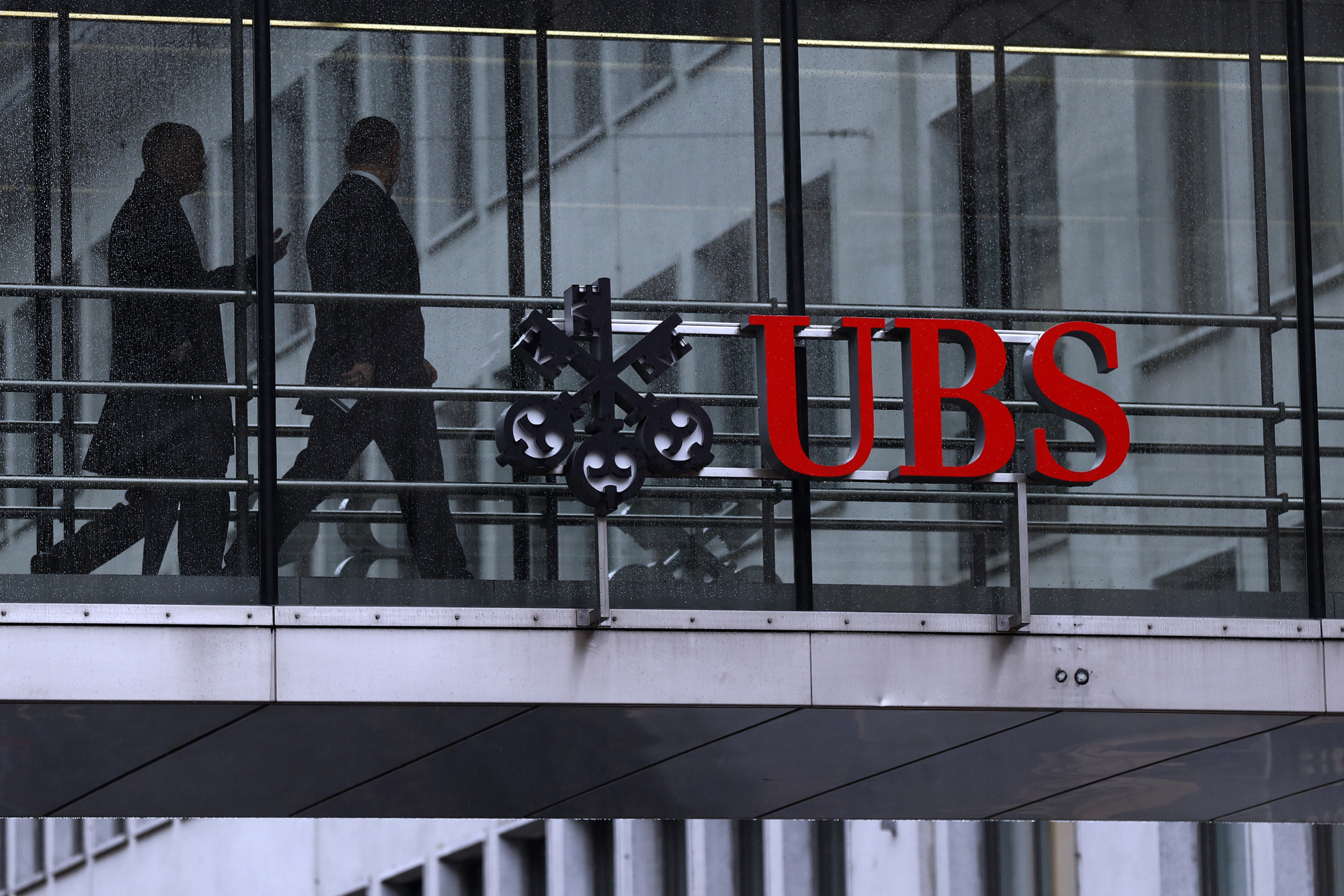 UBS lands $2.6B team from Merrill