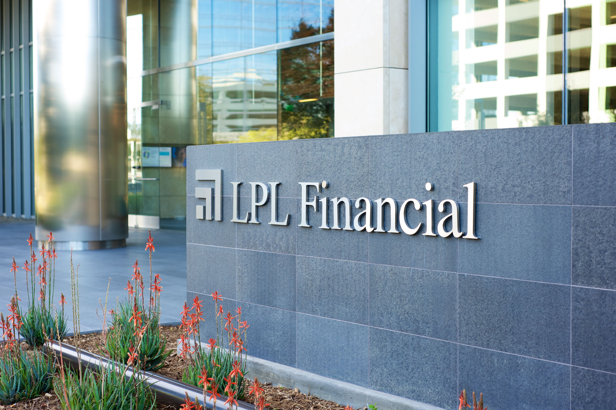 LPL hits record advisor headcount, sets sights on entire FA market